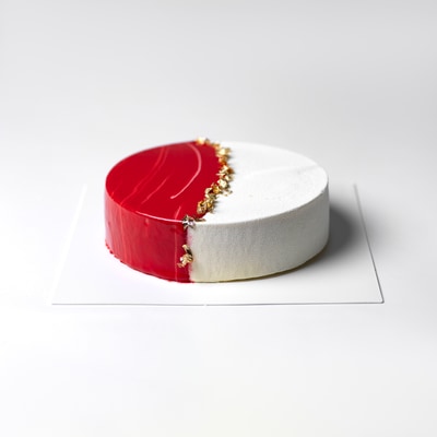 Strawberry Vanilla Cake Large